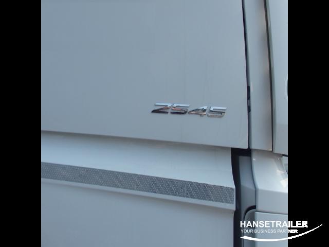 Mercedes-Benz Actros 2545 Arriving