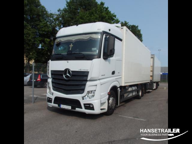Mercedes-Benz Actros 2545 Arriving