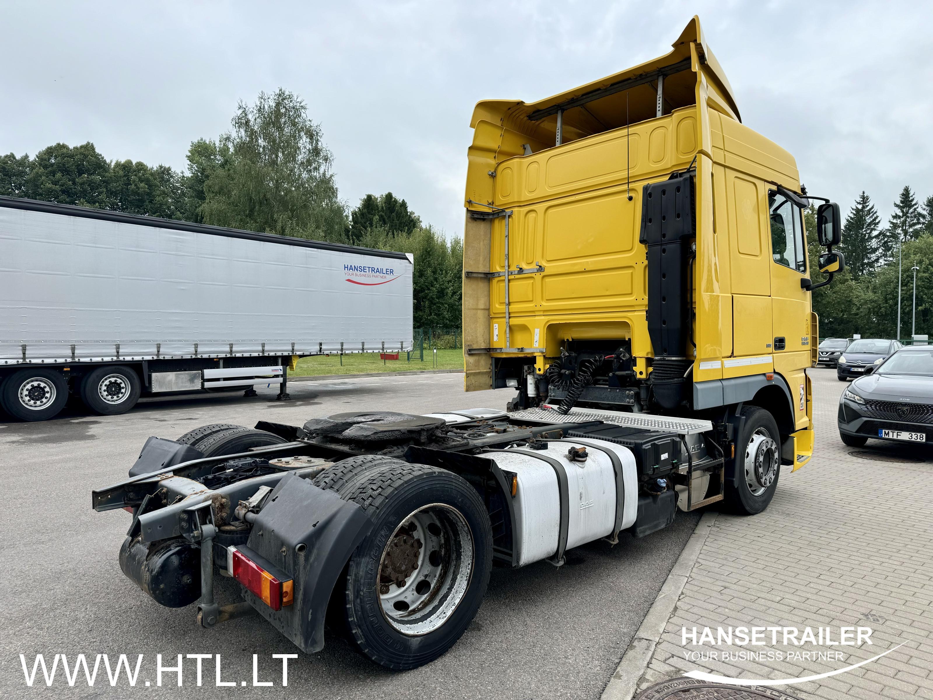 2012 vehículo tractor 4x2 DAF XF105.410 Mega Low Deck