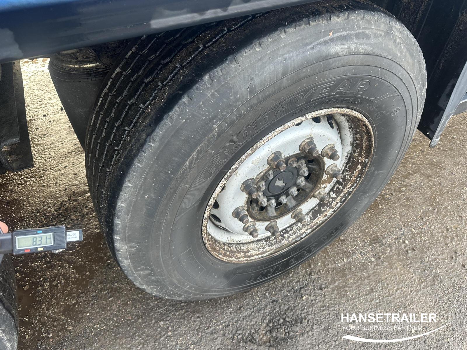 Schmitz SCS 24 Hydraulic roof