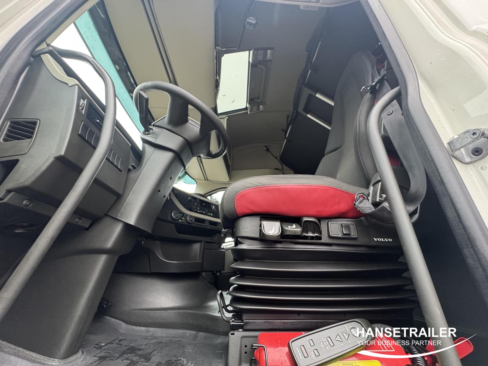 Volvo FH Mega Low Deck