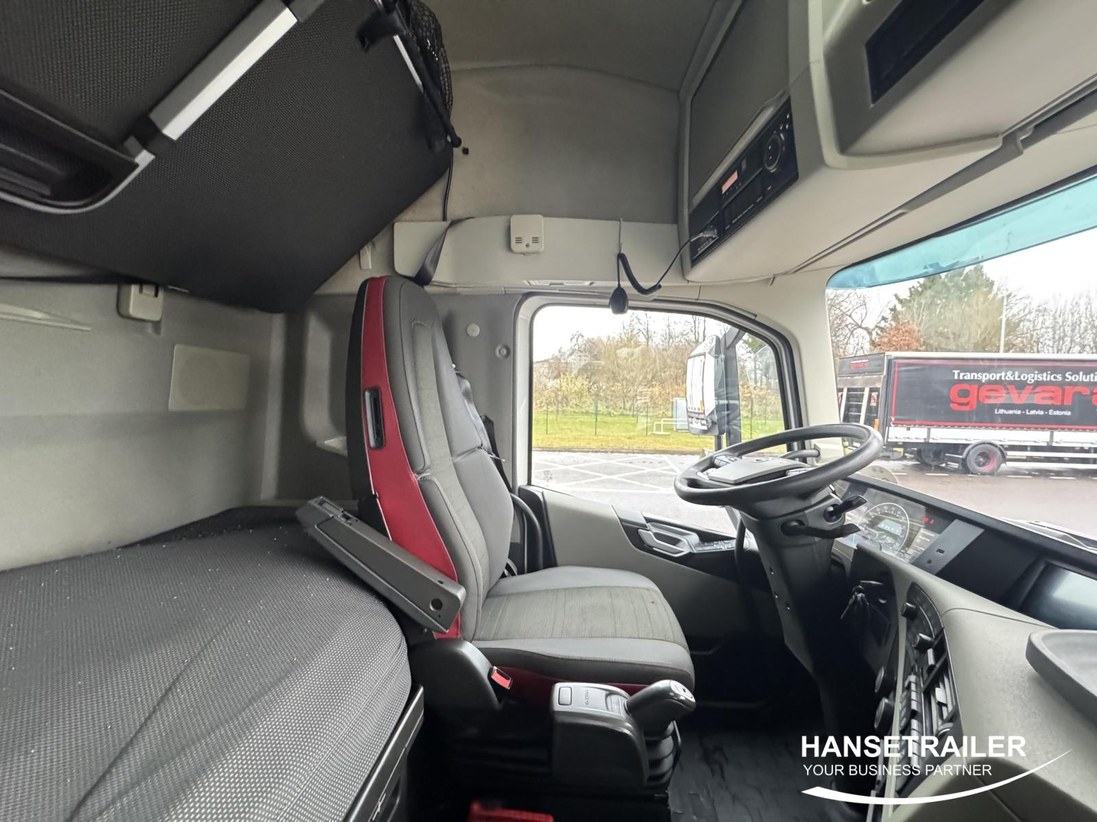 Volvo FH Mega Low Deck