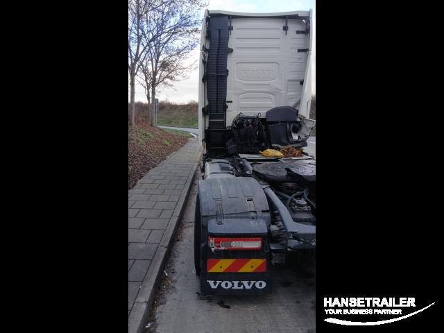 Volvo FH Damaged