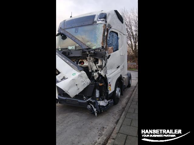 Volvo FH Damaged