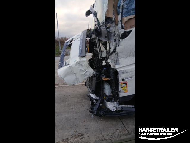 Volvo FH Damaged