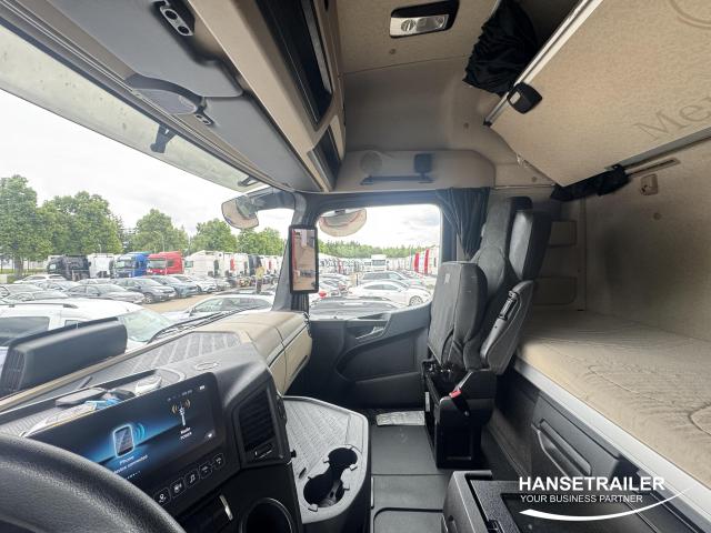 Mercedes-Benz Actros 1845 Mega Arriving Atvyksta