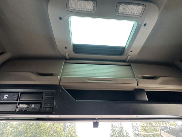 MAN TGX 18.470 Mega Low Deck